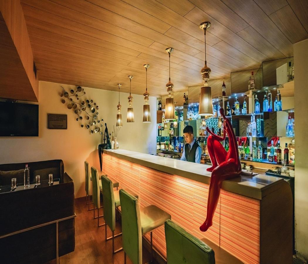 Barsana Hotel & Resort Силигури Экстерьер фото