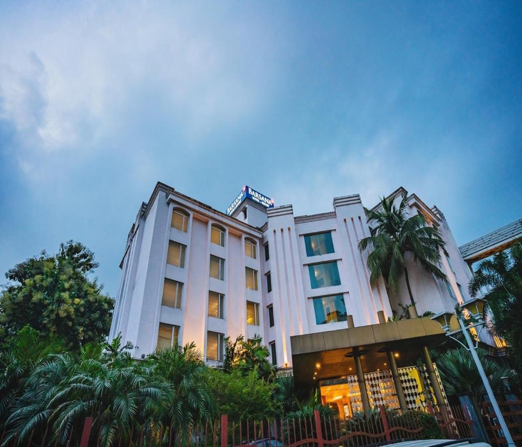 Barsana Hotel & Resort Силигури Экстерьер фото