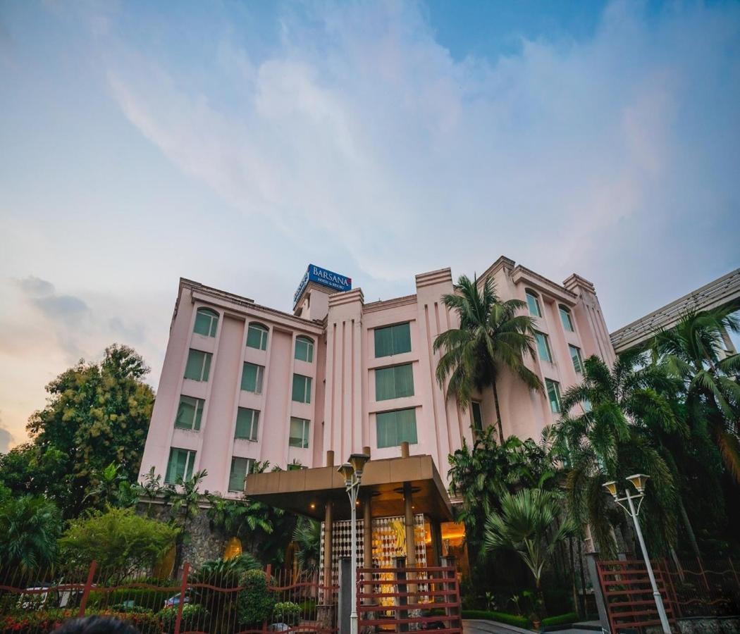 Barsana Hotel & Resort Силигури Экстерьер фото