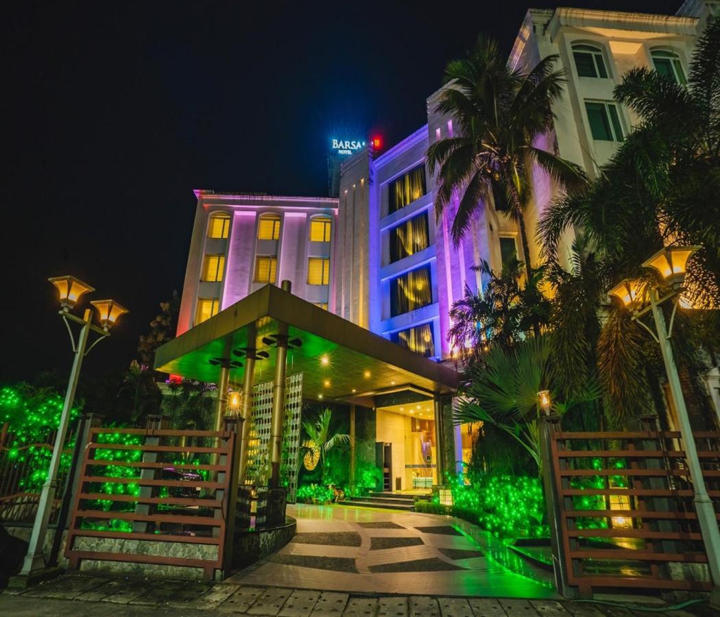 Barsana Hotel & Resort Силигури Экстерьер фото