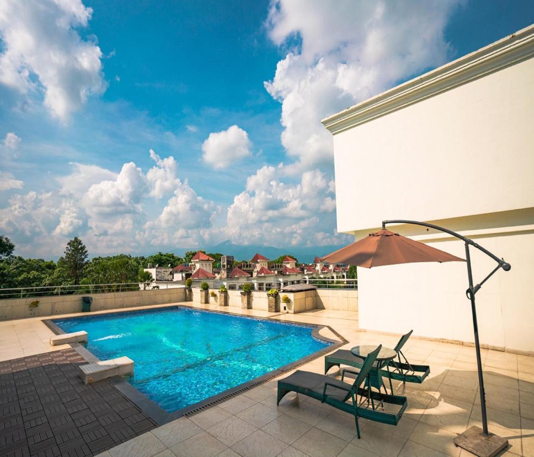 Barsana Hotel & Resort Силигури Экстерьер фото