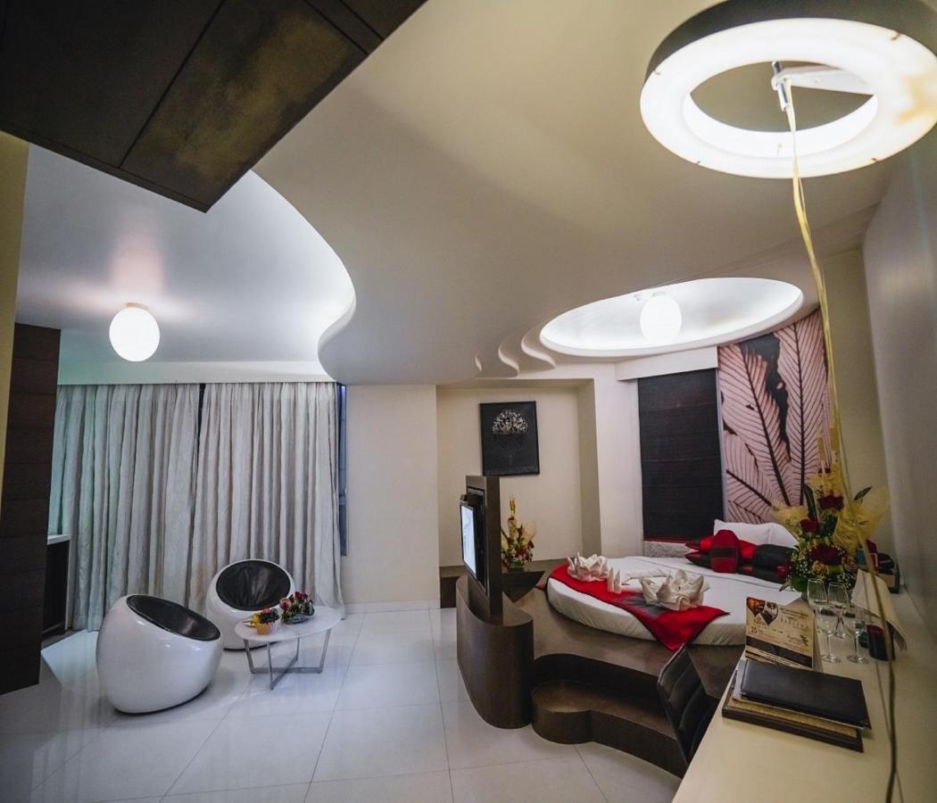 Barsana Hotel & Resort Силигури Экстерьер фото