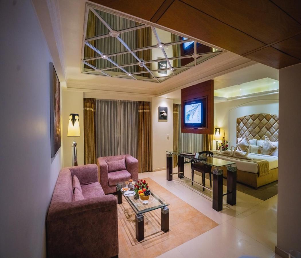 Barsana Hotel & Resort Силигури Экстерьер фото