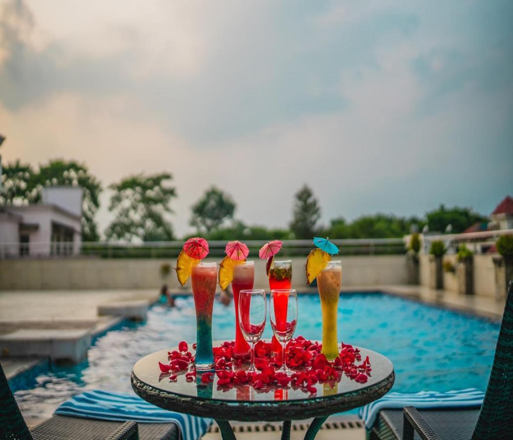 Barsana Hotel & Resort Силигури Экстерьер фото