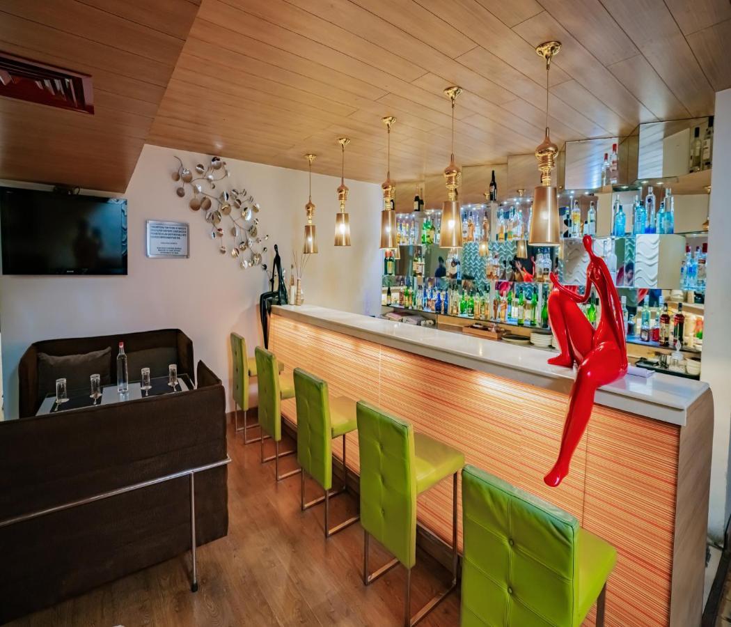 Barsana Hotel & Resort Силигури Экстерьер фото