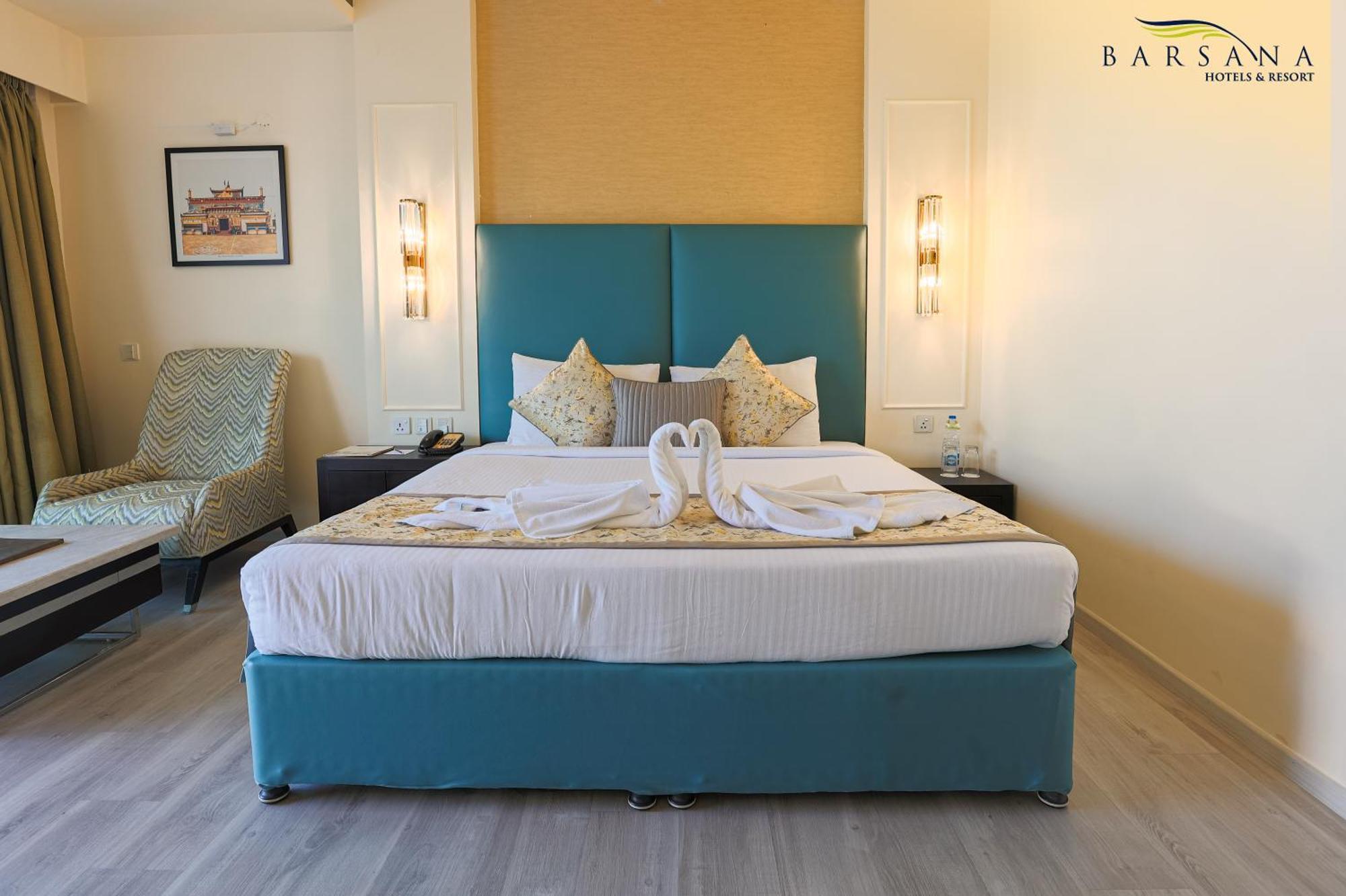Barsana Hotel & Resort Силигури Номер фото
